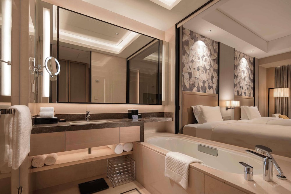 Deluxe Twin Guest Room - Photo 5
