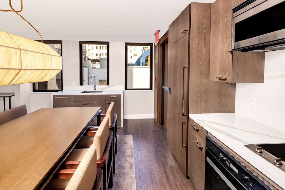 Deluxe Suite, 1 Bedroom thumbnail 6