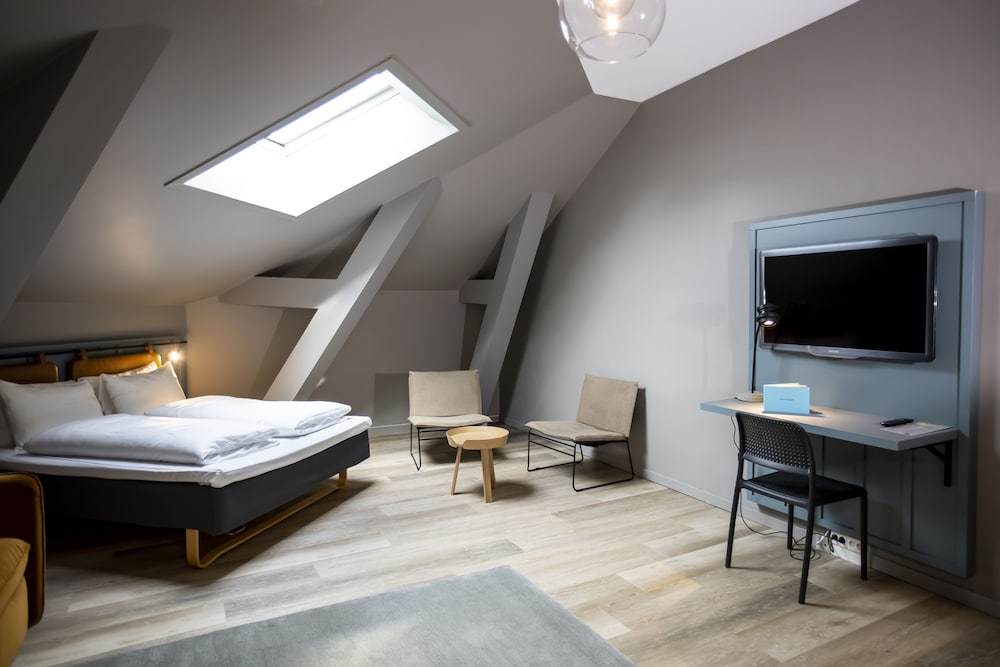 Family Quadruple Room, 1 Queen Bed with Sofa bed, Non Smoking