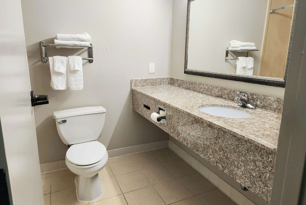 Suite, 1 King Bed, Non Smoking, Hot Tub - Photo 10