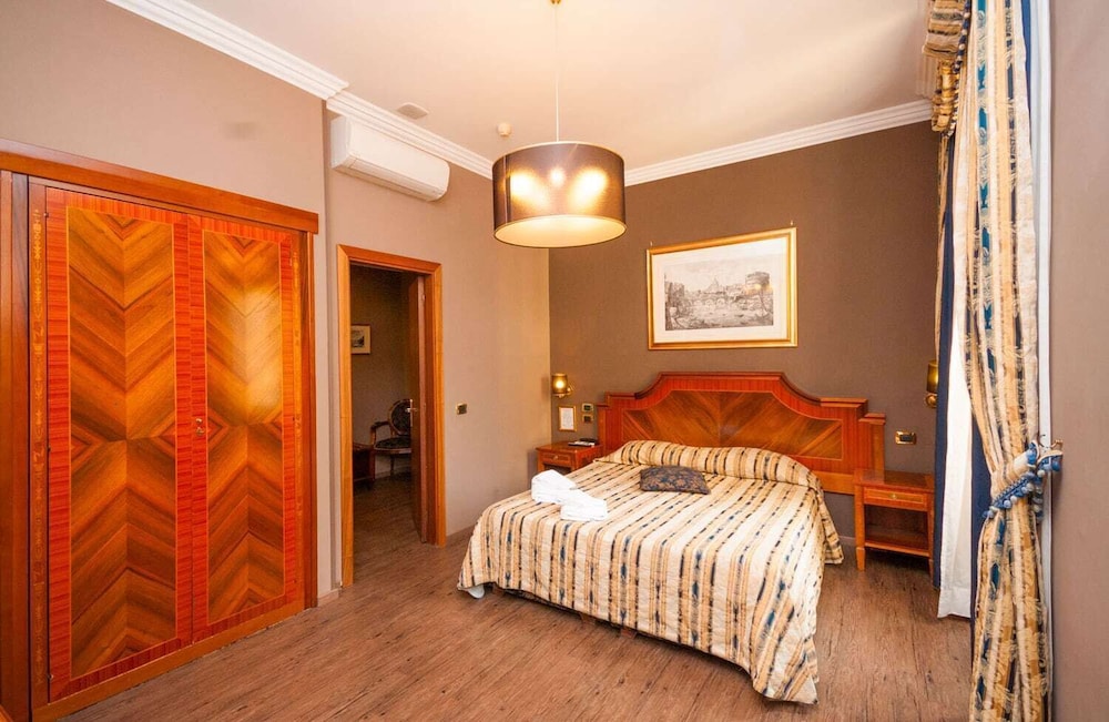 Classic Quadruple Room