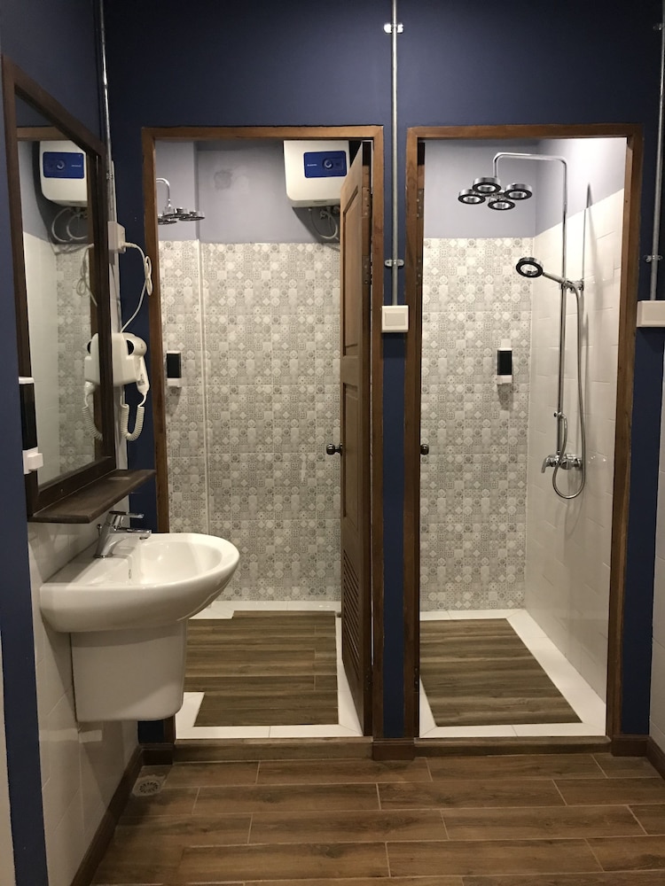 Shared Dormitory, Women only, Shared Bathroom photo 2