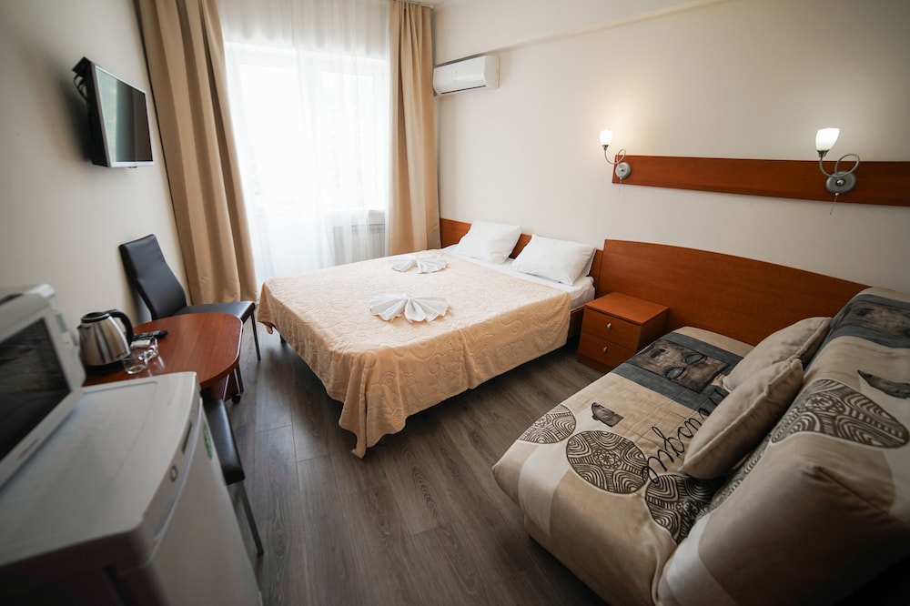 Triple Room, Balcony (Twin)