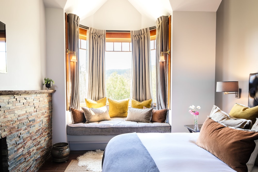 Superior Room, 1 King Bed (Mountain View King)