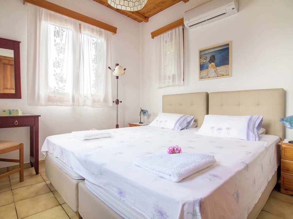 Villa photo 2