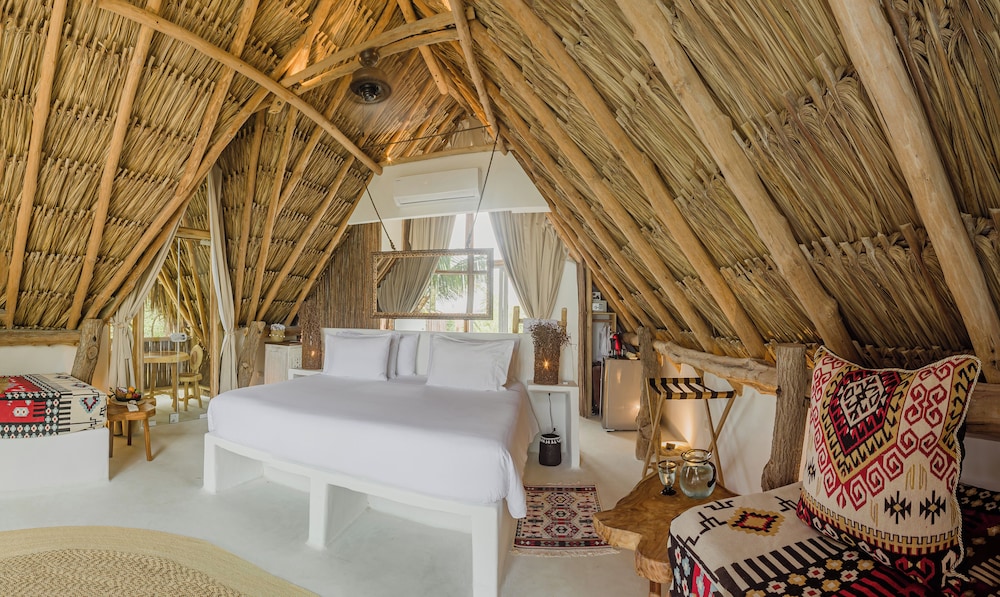 Suite, Multiple Beds, Balcony, Sea View photo 1
