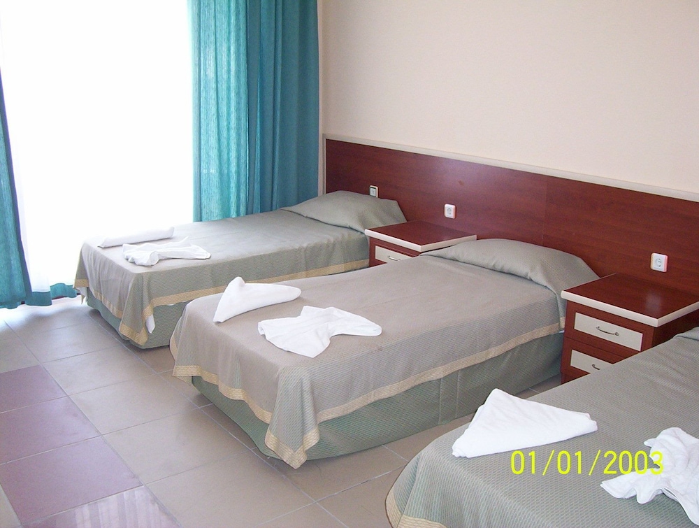 Standard Triple Room photo 3