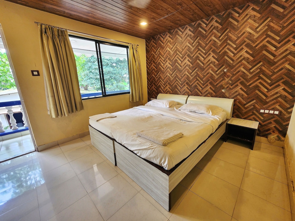 Deluxe non ac room - Photo 1