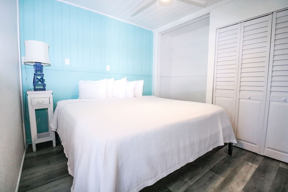Oceanfront Family Suite w/ Kitchen