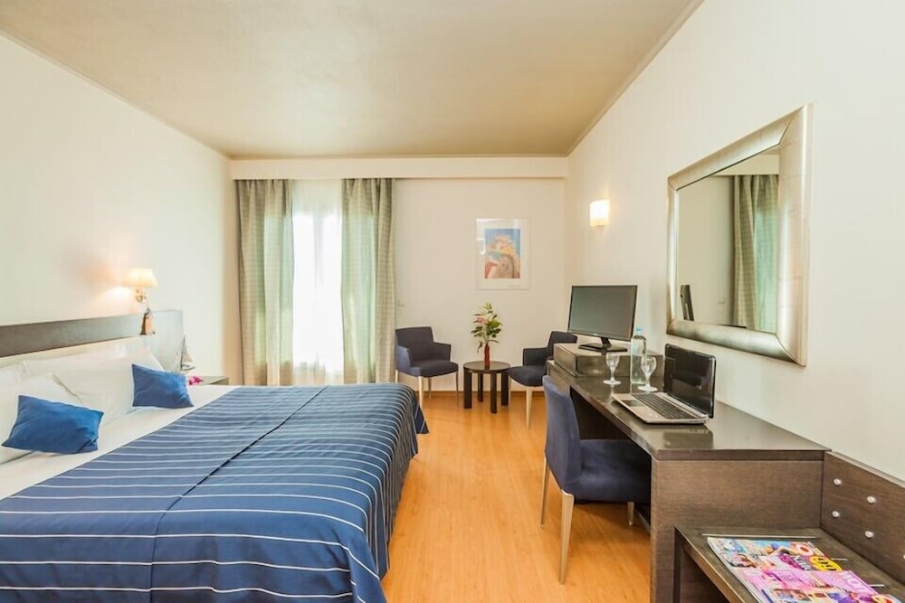 Double or Twin Room, Mountain View photo 2
