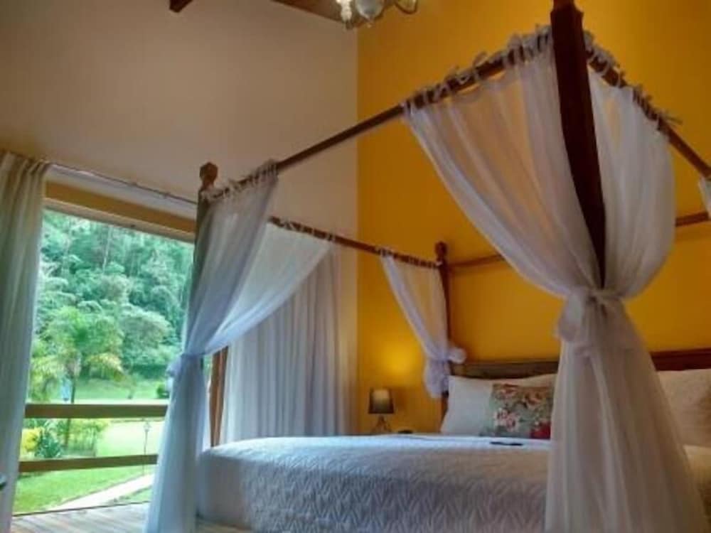 Honeymoon Chalet, Jetted Tub, Garden View