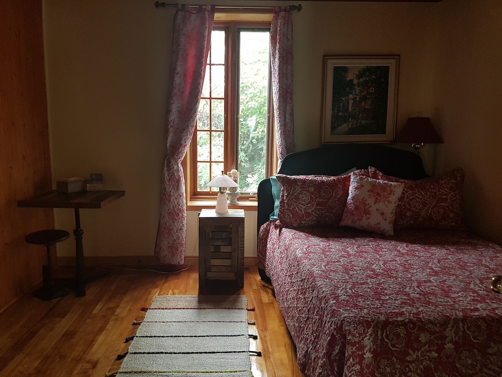 Deluxe Room, 1 Double Bed, Shared Bathroom, Garden View photo 1