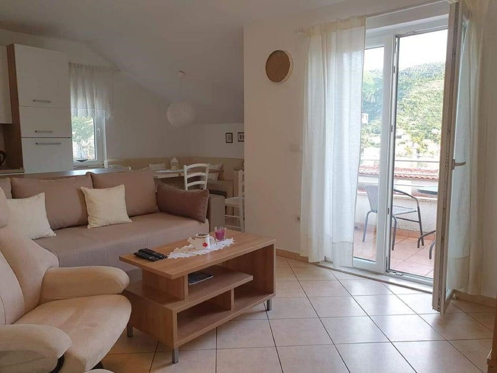 Apartment (One-Bedroom Apartment With Balcony)