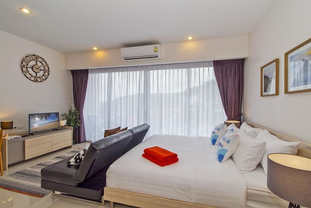 Deluxe Studio Suite, Kitchen, Garden View