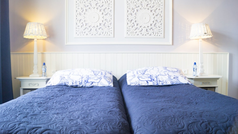 Deluxe Twin Room, 2 Twin Beds, Private Bathroom photo 3