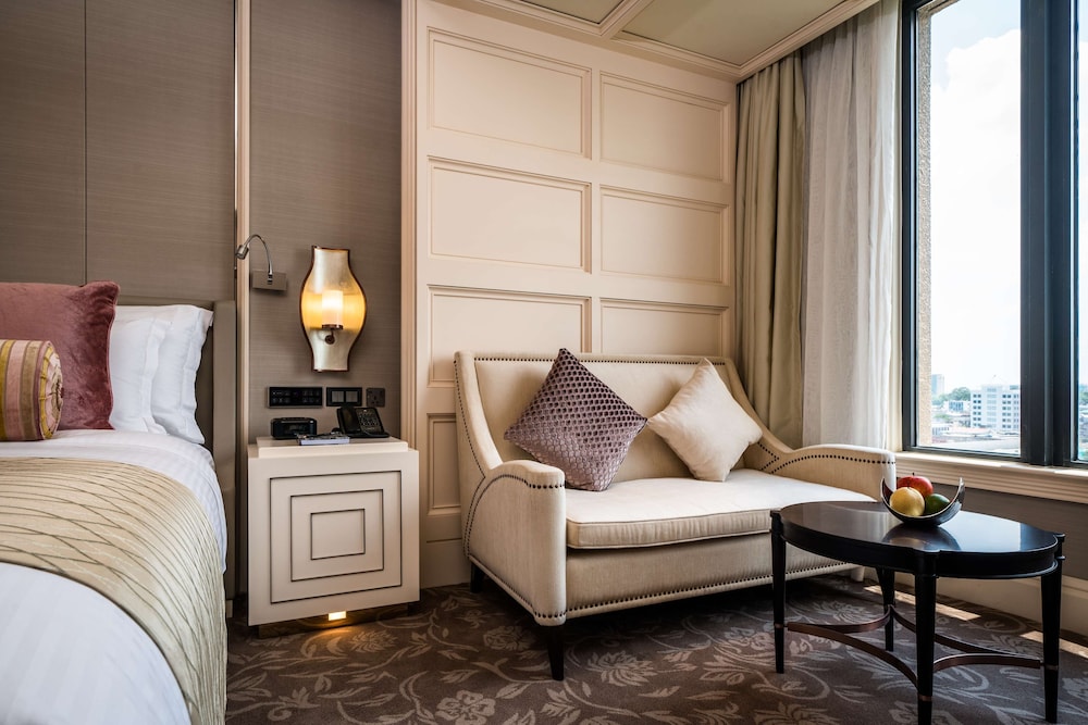 Signature Premium - SIGNATURE LOUNGE PRIVILEGES photo 3