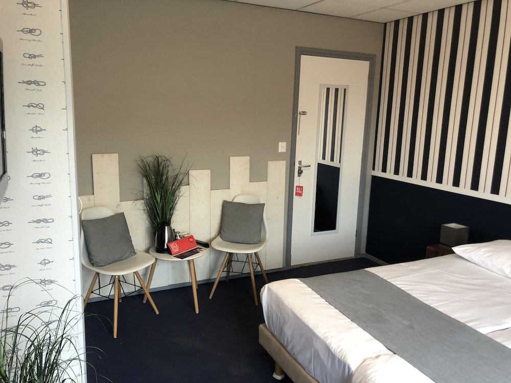 Standard Double Room, 2 Twin Beds (7)