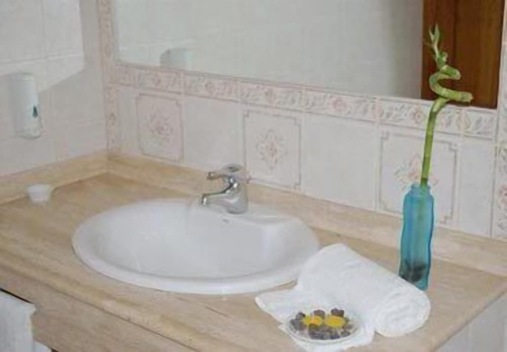 Economy Double Room photo 3
