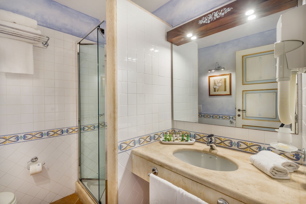 Classic Double or Twin Room - Photo 5