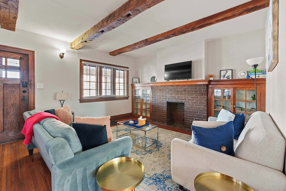 Townhome, Multiple Beds, Patio, City View (Tibet Twins 1)