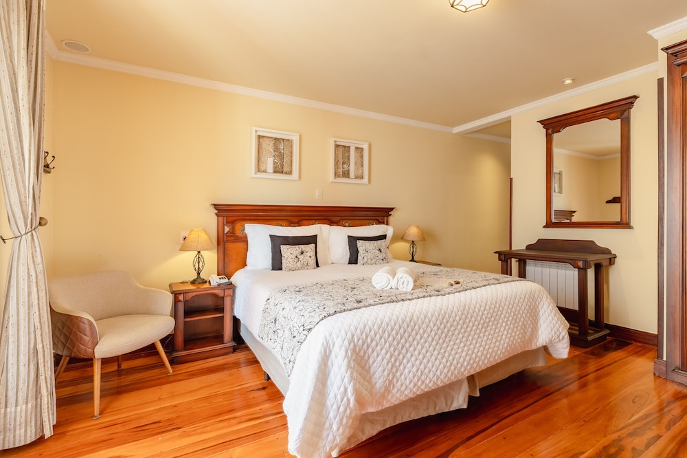 Deluxe Double Room, 1 Queen Bed, Fireplace photo 3