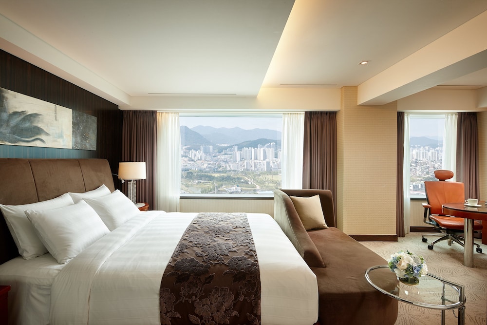 Club Premier Double (Club Lounge Access Included)