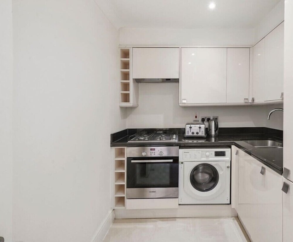 Basic Apartment photo 3