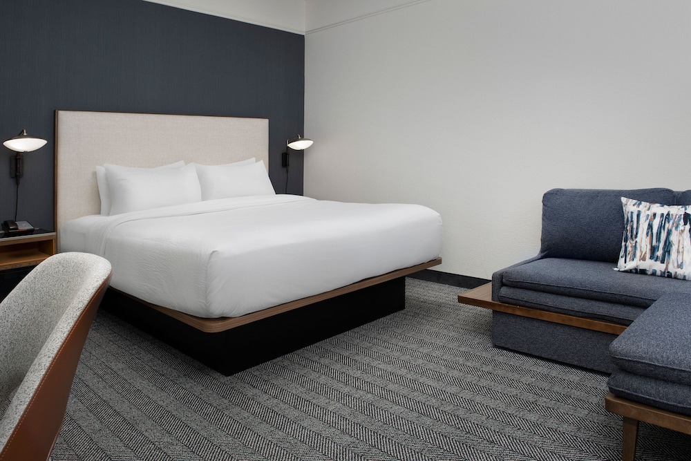 Room, 1 King Bed (Mobility/Hearing Access, Transf Shwr) - Photo 1