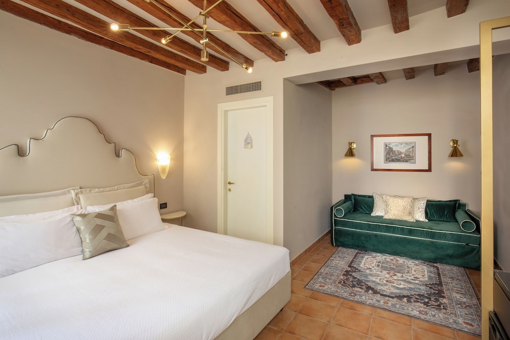 Deluxe Double Room photo 3