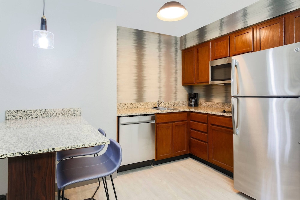 Suite, 1 Bedroom - Photo 5