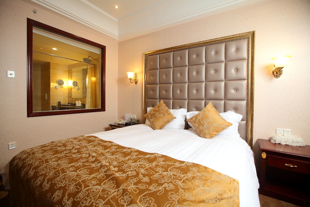 Superior Executive Queen Room