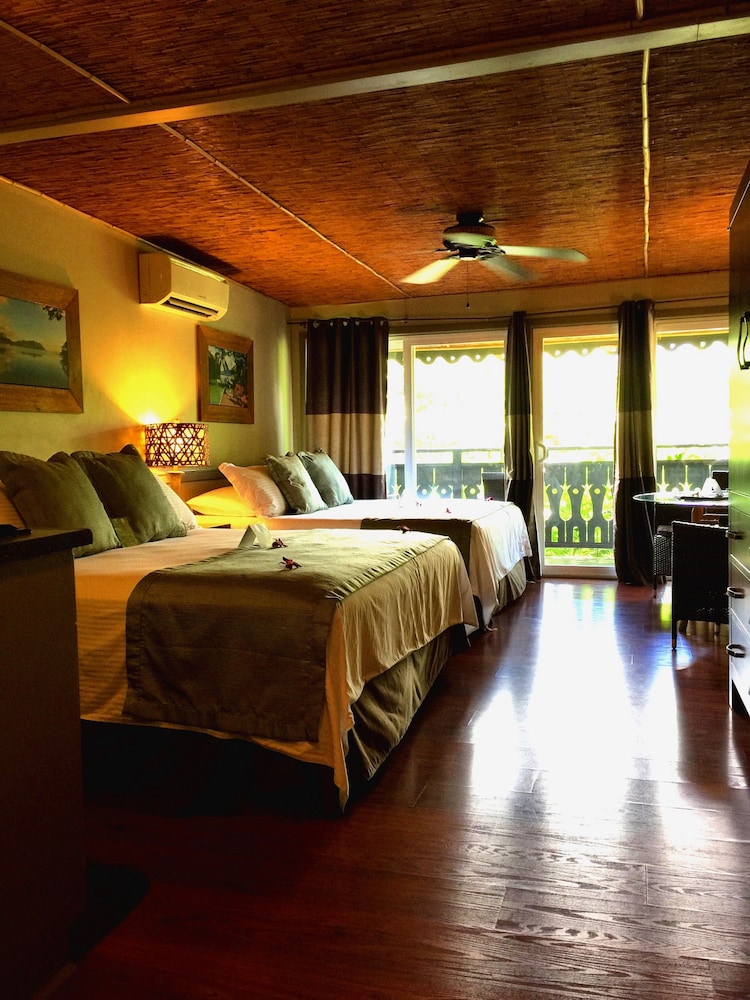 Studio Suite, 2 King Beds, Mountain View