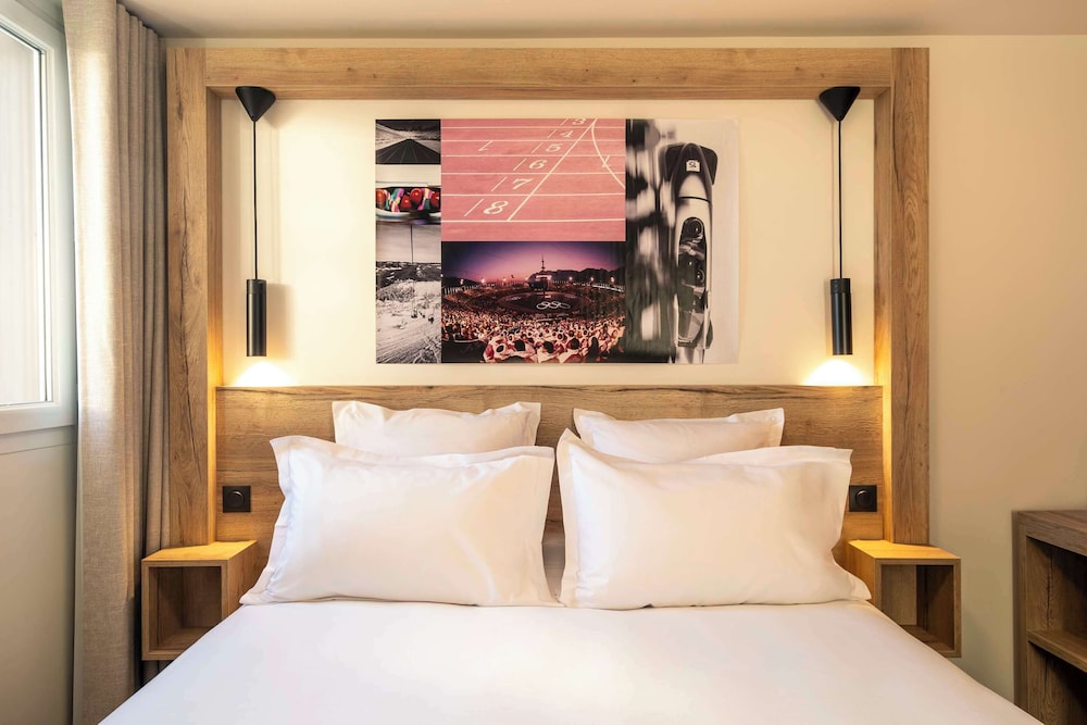 Standard Room, 1 Queen Bed, Non Smoking (Shower Only) - Photo 1