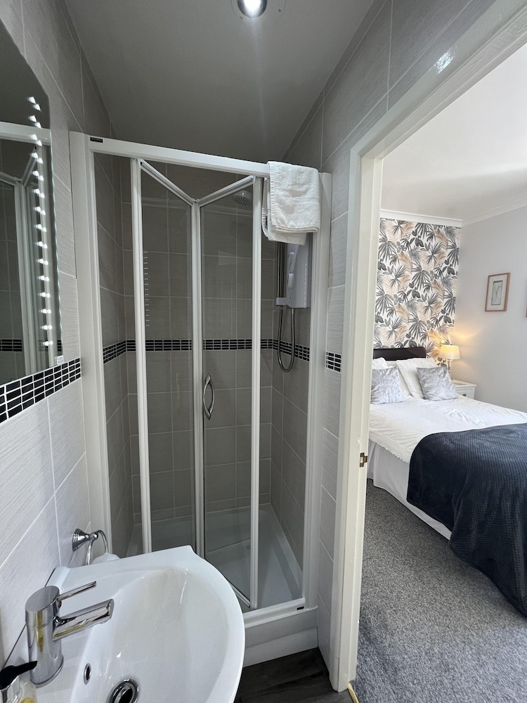 Double Room, Ensuite, Garden View (First Floor) - Photo 9