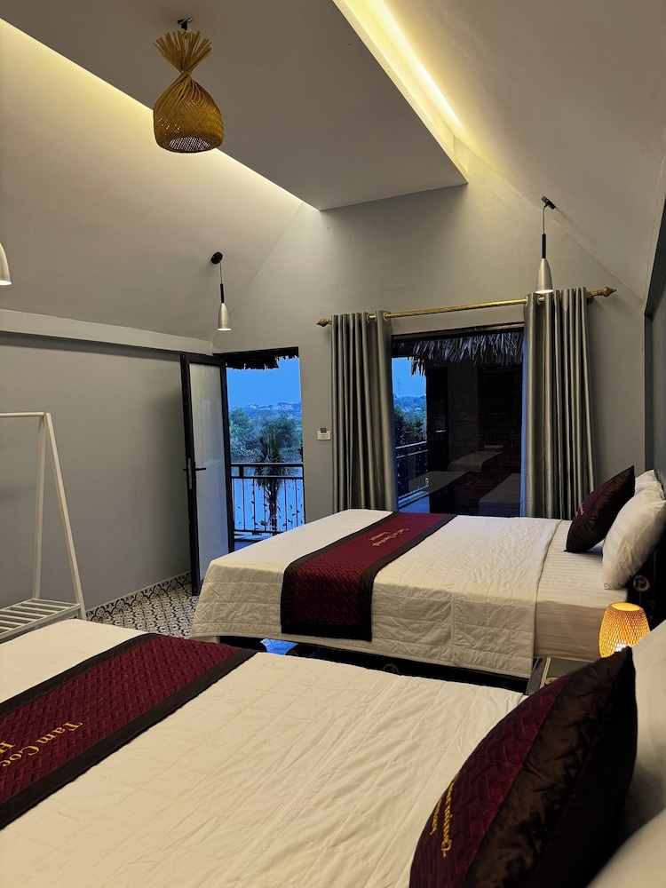 Deluxe Quadruple Room, Balcony, Mountain View photo 3