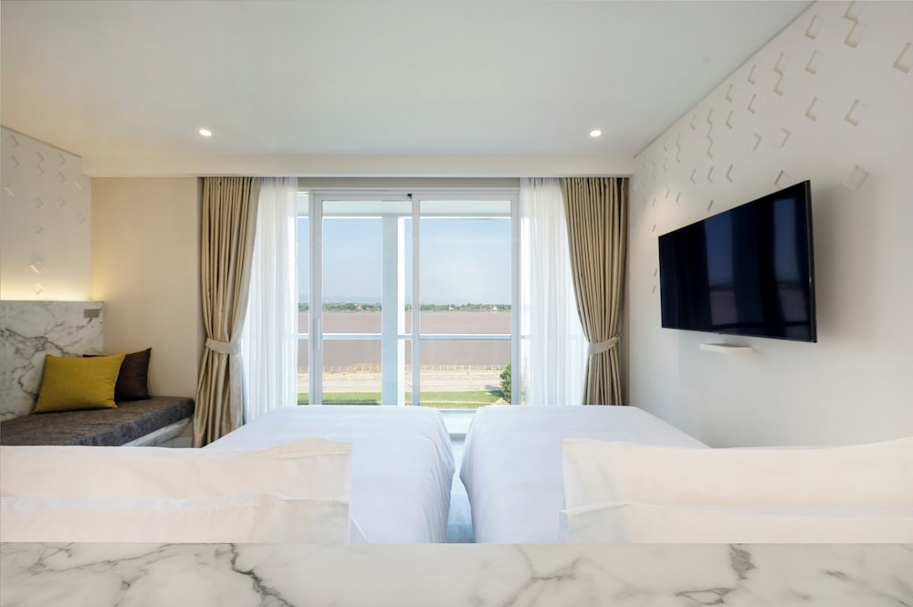 Deluxe Twin Room, River View - Photo 6