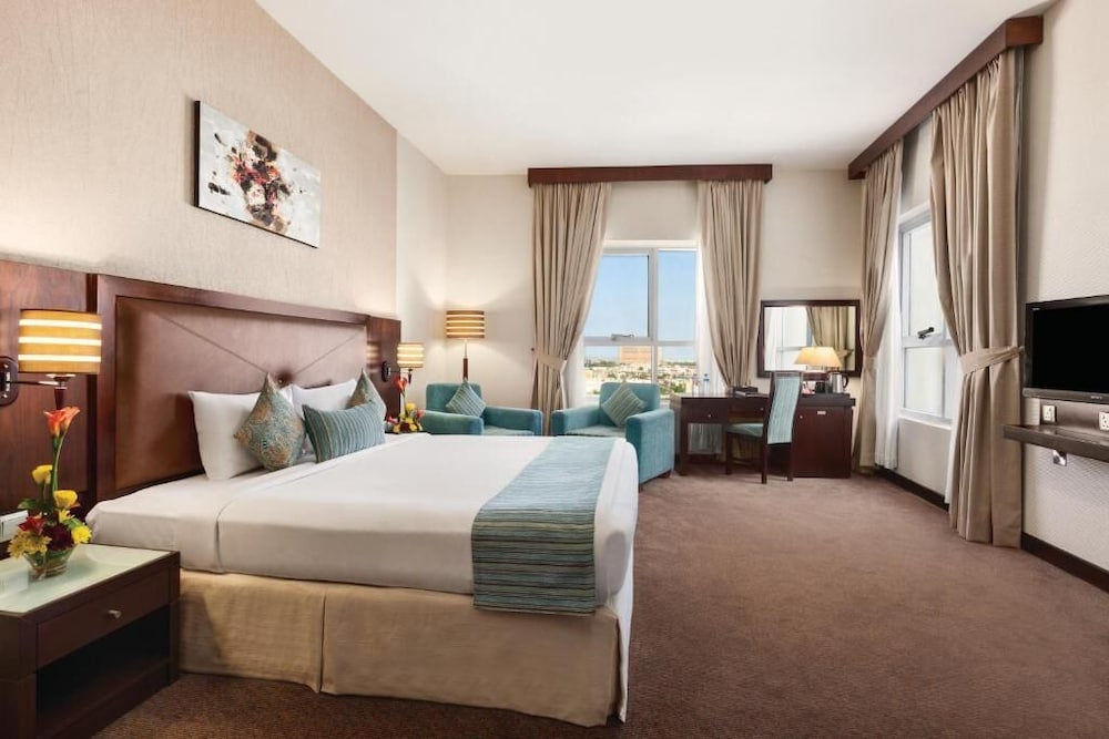 Family Suite, 1 King Bed, Non Smoking photo 3