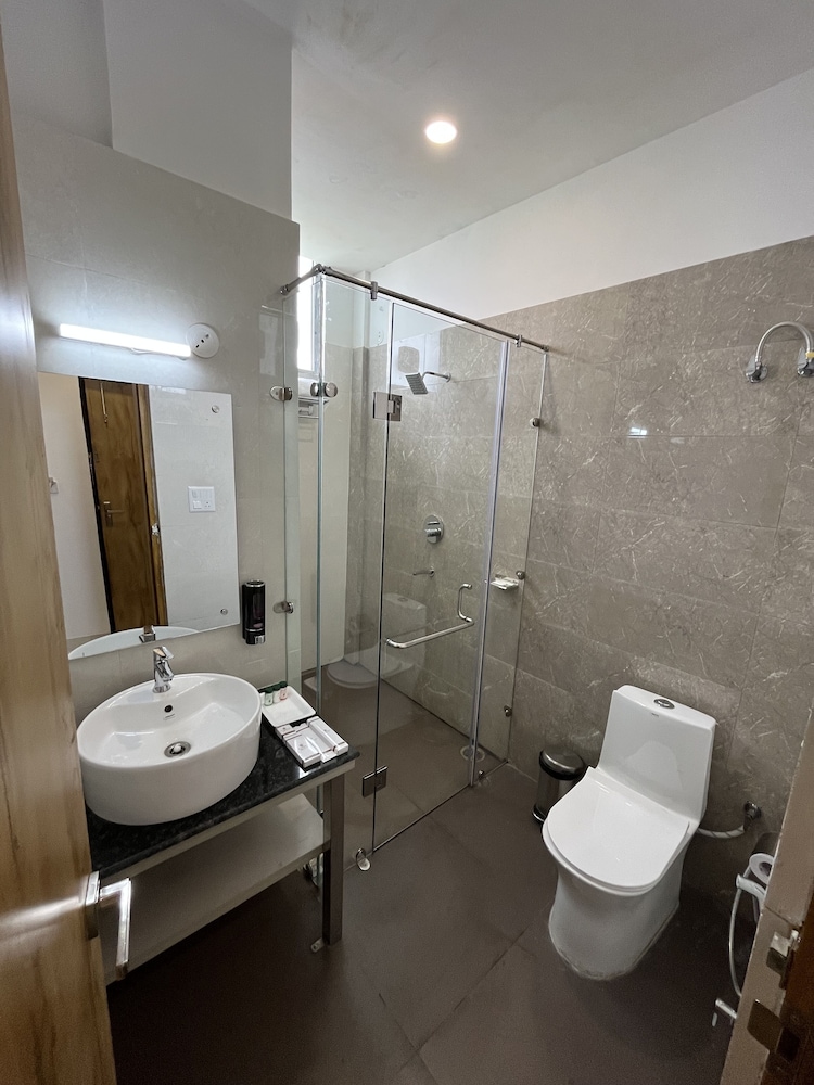 Deluxe Room - Photo 3