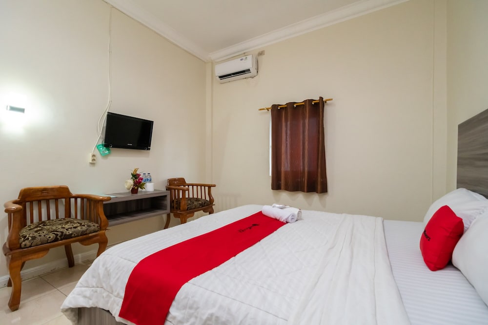 Double Room (RedDoorz) - Photo 5