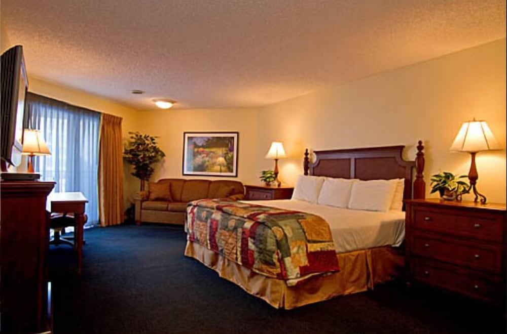 Suite, Hot Tub photo 3