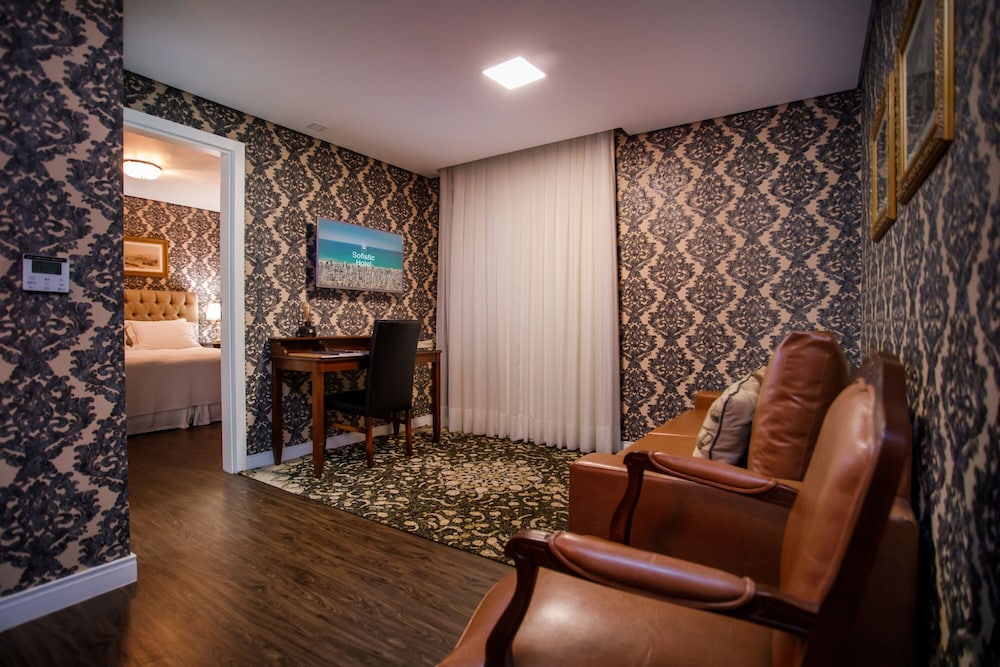 Superior Suite, Jetted Tub - Photo 2