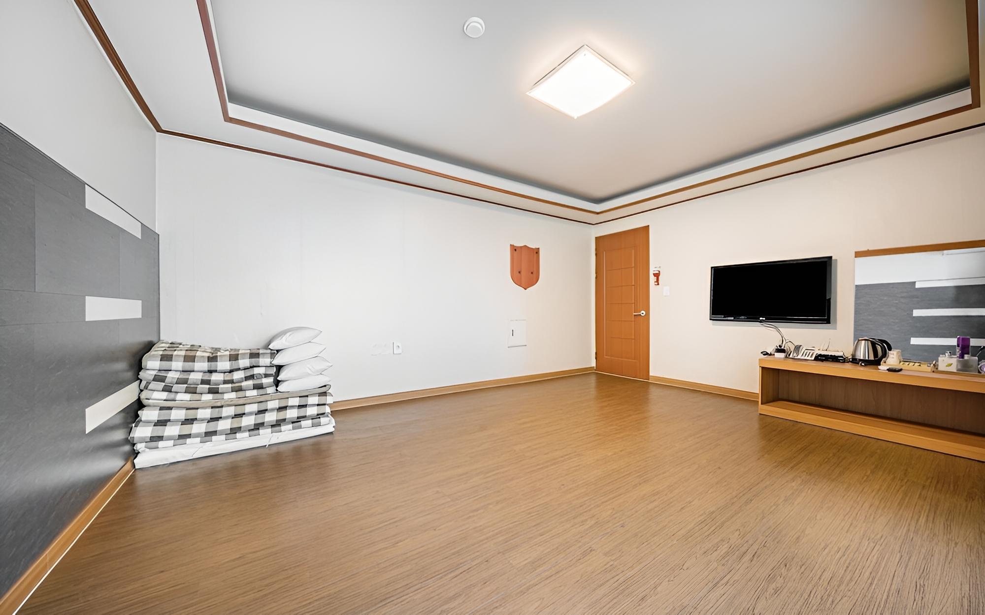 Room (Ondol room with sea view) - Photo 5