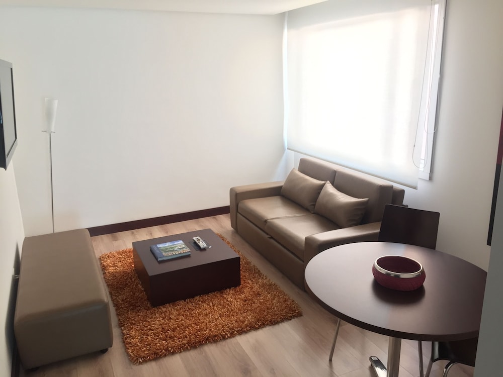 Suite, 1 King Bed, Non Smoking (Oversized Room) - Photo 11