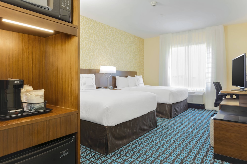 Room, 2 Queen Beds photo 3