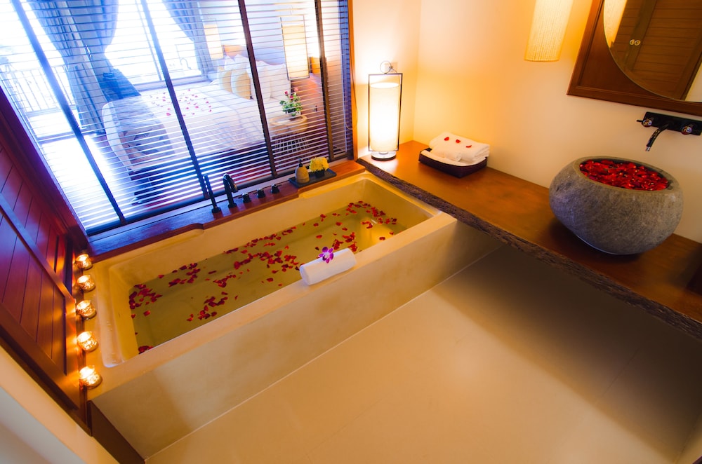Supreme Deluxe with Jacuzzi - Photo 5