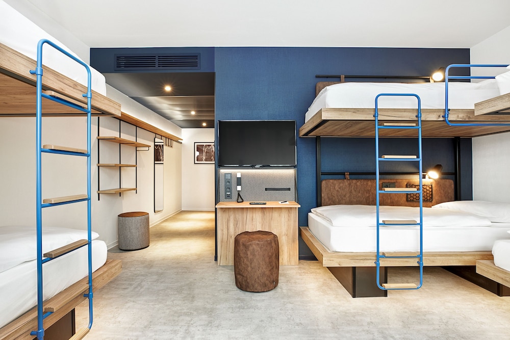 Comfort Quadruple Room, Non Smoking thumbnail 6