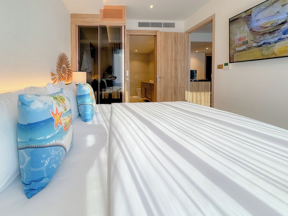 Grand Suite, 2 Bedrooms, Pool Access - Photo 6
