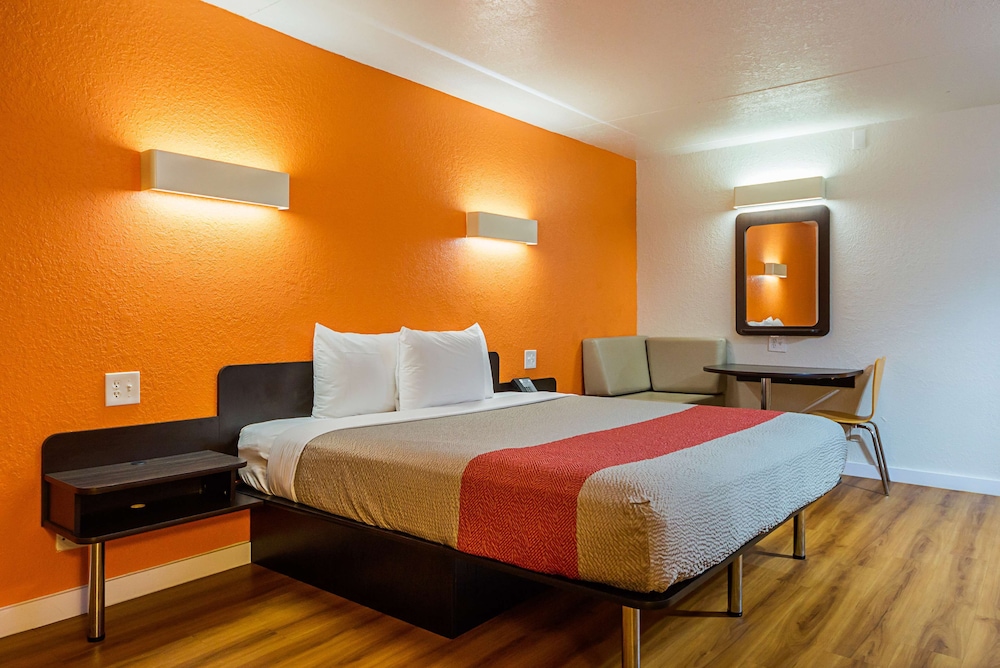 Standard Room, 1 King Bed, Accessible, Non Smoking - Photo 12