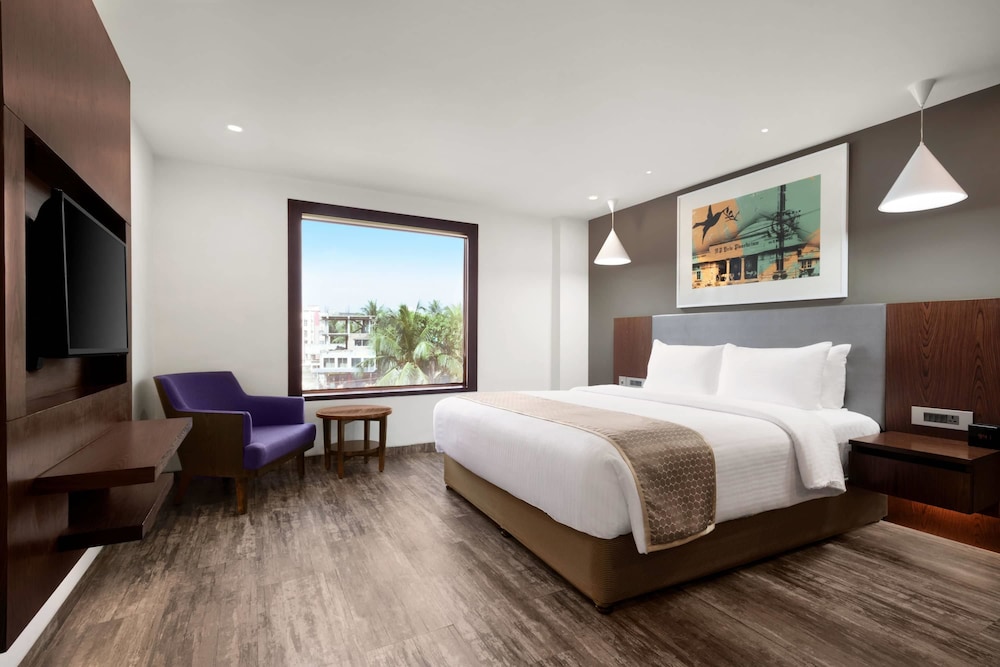 Suite, 1 Queen Bed, Non Smoking photo 3