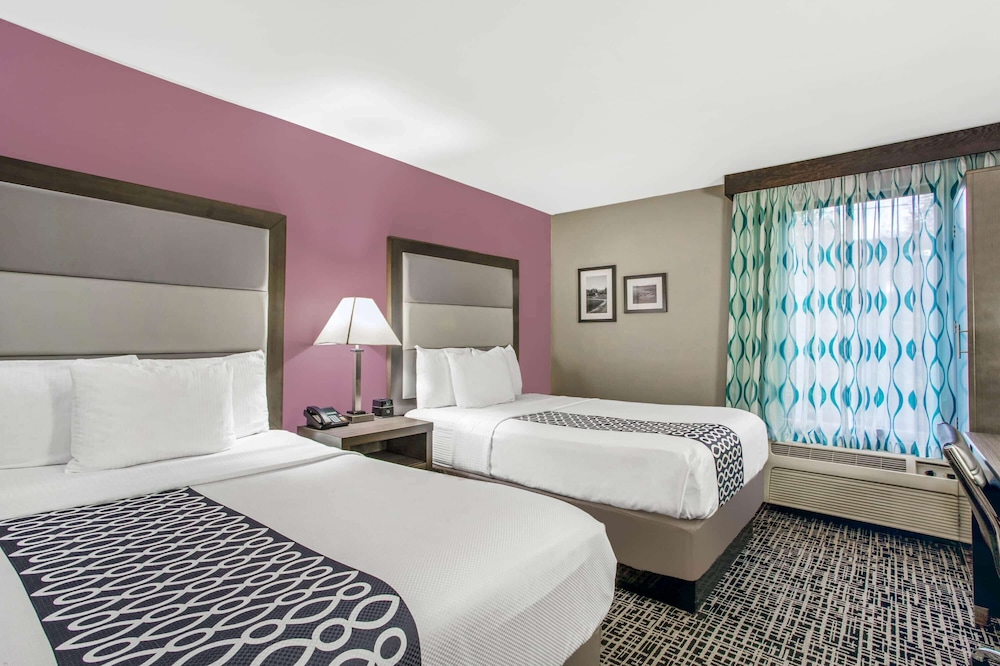 Suite, Multiple Beds, Non Smoking (1 King & 1 Twin bed) photo 1